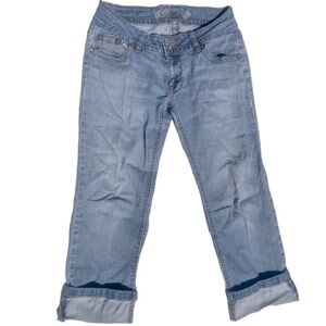 Light-wash Jean Capris